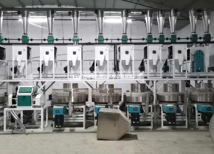 河南輝縣6+2石磨面粉機生產線正在安裝中